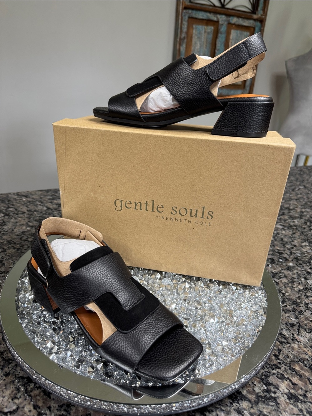 gentle souls park interlock Black Textured Leather Block Heel Sandals NEW 7